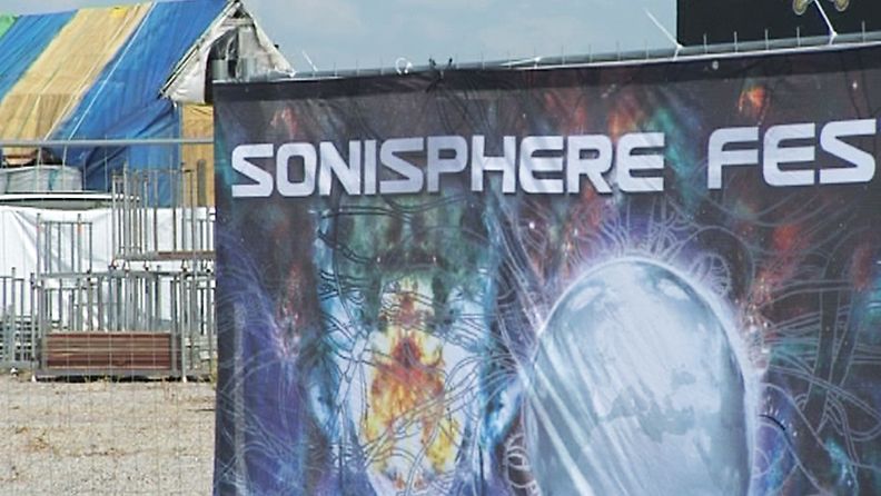 Sonisphere 2011 -festivaalia on rakennettu jo neljä päivää.