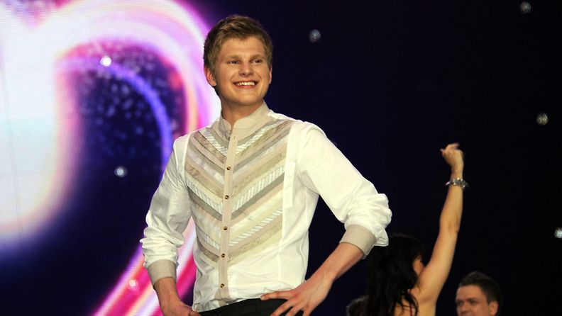 Suomen euroviisuedustaja Paradise Oskar pääsi jatkoon semifinaalista.