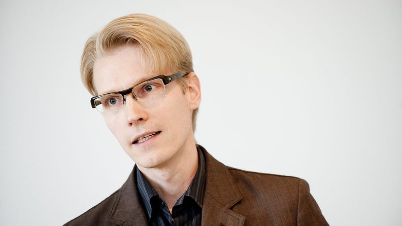Jukka Savolainen valittiin Designmuseon johtajaksi 9. helmikuuta 2012.