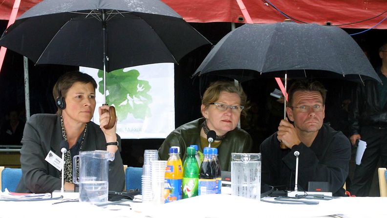 Mukkulan kansainvälinen kirjailija kokous 2001, Iris Schwanck (keskellä).