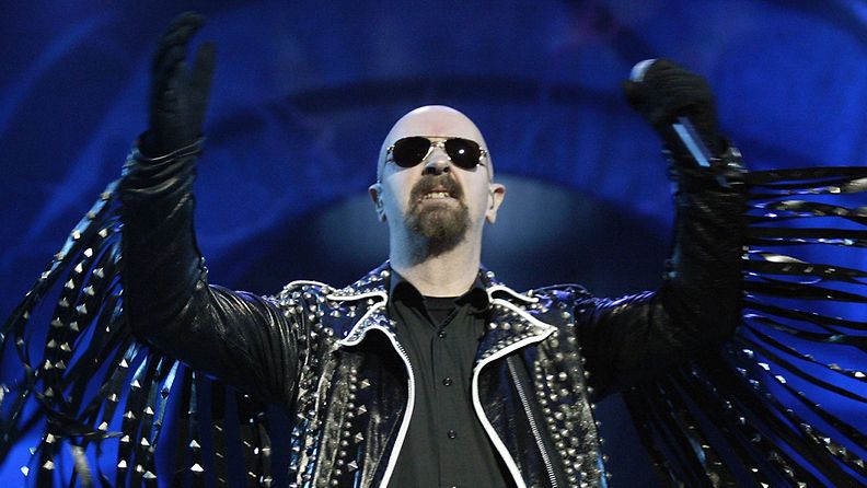Judas Priestin laulaja Rob Halford kuvattuna Helsingissä vuonna 2005. 