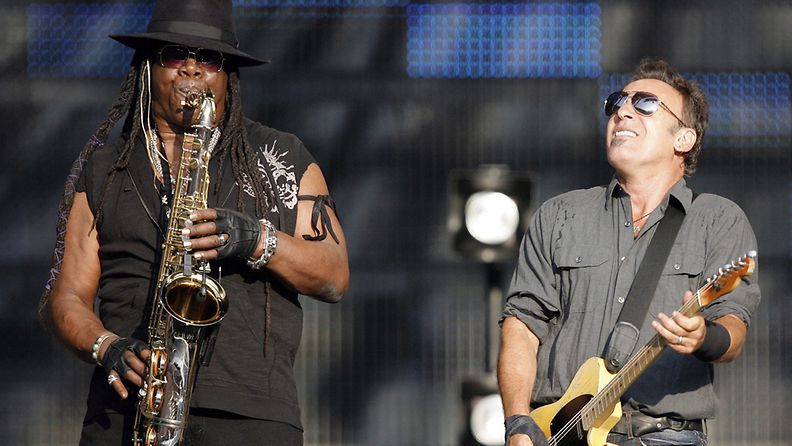 Bruce Springsteen ja saksofonisti Clarence Clemons keikalla Sveitsissä kesäkuussa 2009.
