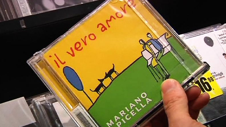 Tosirakkautta-levyn laulut on sanoittanut Silvio Berlusconi