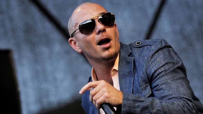 Pitbull esiintyi Helsingin Rautatientorilla järjestetyssä ulkoilmakonsertissa 7. heinäkuuta 2010.