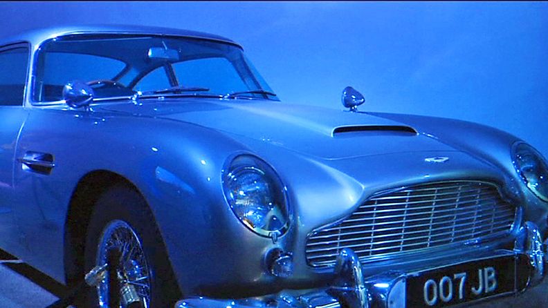 Aston Martin DB5 elokuvasta 007 ja Kultasormi vuodelta 1964