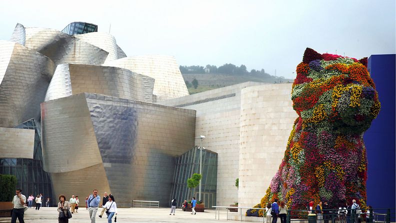 Frank Gehryn suunnittelema Guggenheimin taidemuseo Bilbaossa Espanjassa