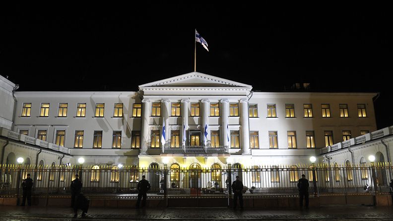 Presidentinlinna itsenäisyyspäivän valaistuksessa Helsingissä 6. joulukuuta 2011. Kuva: Lehtikuva