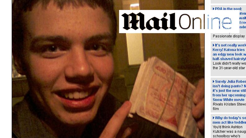 Teinipojat löysivät 5000 puntaa sisältäneen salkun bussiasemalta Bathissa Britanniassa. Kuva: Daily Mail