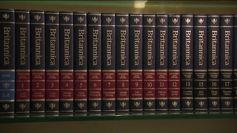 Tietosanakirja Britannican painetun version valmistus loppuu. Kuvakaappaus YouTubesta