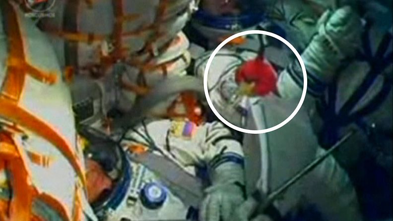 Angry Bird -hahmo Sojuz-raketissa matkalla ISS-avaruusasemaa.