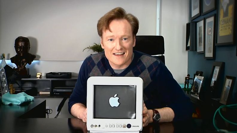 Conan O´Brien teki Aprillipilaa tekniikasta1.4.2012. Kuvaruutukaapaus YouTubesta.