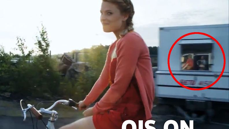 Nokian PureView -mainosvideota ei kuvattukaan PureView -puhelimella, vaikka mainos antaa katsojalle sellaisen käsityksen. Kuvakaappaus YouTubesta.