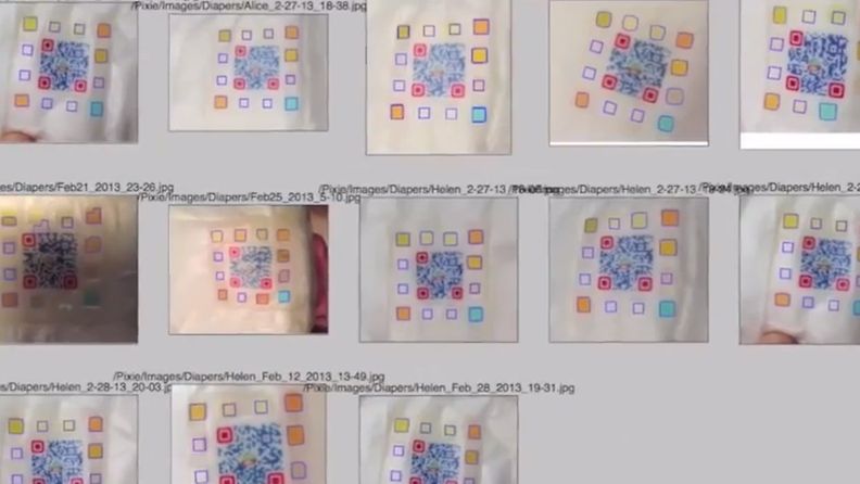 Pixie Scientific -yrityksen kehittämä älyvaippa kertoo vauvan terveydestä värikoodeilla. (Kuvakaappaus YouTube -videosta)