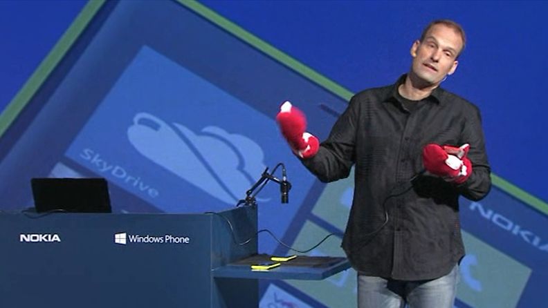 Kevin Shields esittelee Lumia 920 -puhelinta
