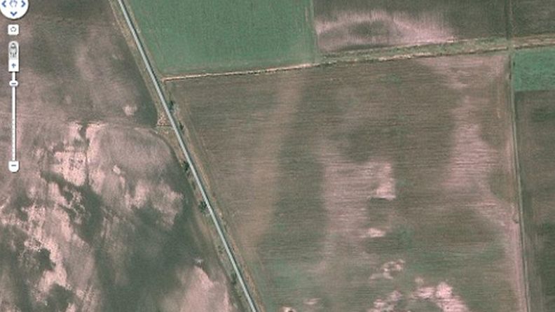 Jeesuksen kasvot löytyvät unkarilaiselta pellolta. Ruutukaapaus Google Maps -kuvapalvelusta. 