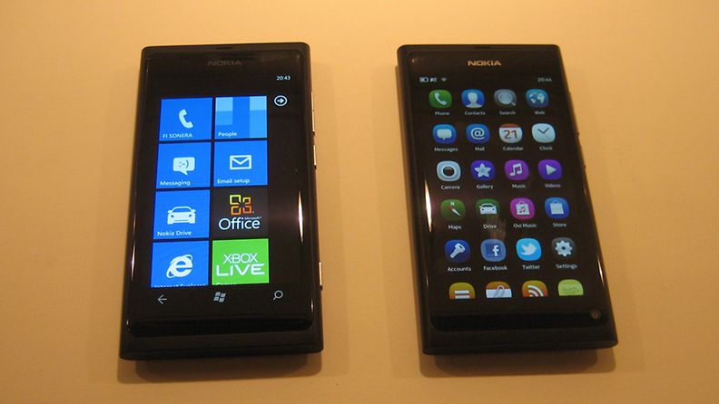 Nokia Lumia 800 ja Nokia N9. Kuva: Jari Heikkilä