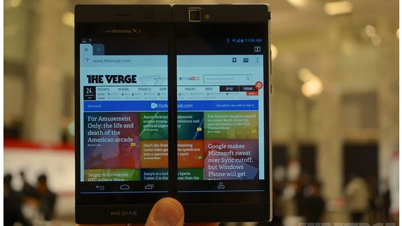 NEC Media W -kaksoisnäytöllä varustettu Android-puhelin. Kuvakaappaus The Vergen sivuilta.