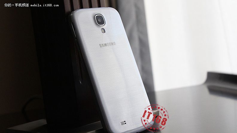 Väitetty kuva Samsungin uudesta Galaxy S4 -älypuhelimesta. Kuvakaappaus IT168 -sivustolta. 