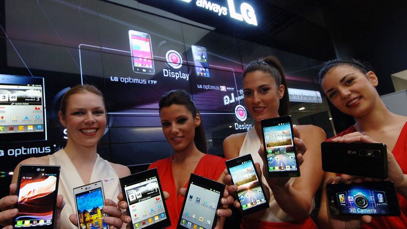 LG MWC 2012 -tapahtumassa. Vasemmalta lähtien: LG Optimus L7, LG Optimus Vu:, LG Optimus 4X HD ja LG Optimus 3D Max. Kuva: LG