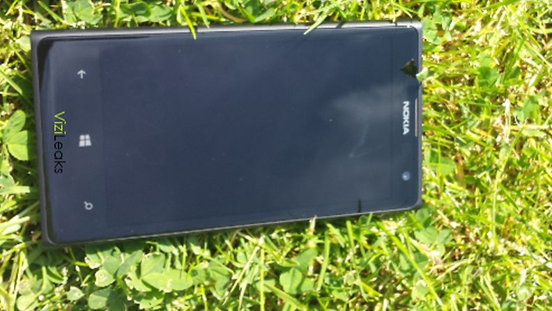 Nokian väitetty EOS/Lumia 950 -kamerapuhelin. Kuvakaappaus Twitteristä/@ViziLeaks
