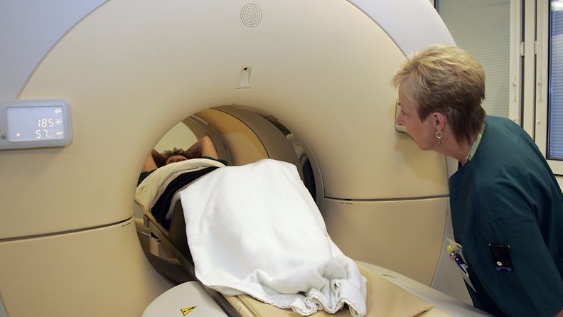 HYKS:n ensimmäisellä PET-CT -kuvantamislaitteella tutkitaan mm.syövän levinneisyyttä, alzheimerin taudin varhaisvaiheita ja sydämen toimintaa. 