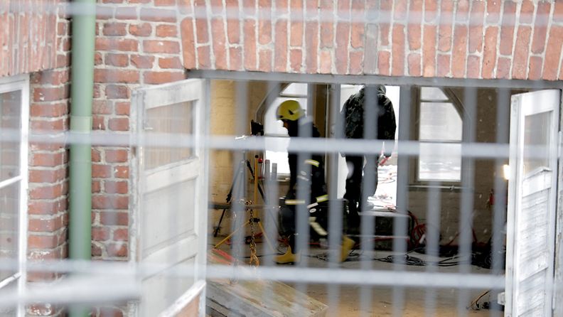 Puolustusvoimat ja poliisi valmistautuivat 26. tammikuuta 2012 kaivamaan pommin maasta lähellä Turun keskustaa. Rakennuksen alta on paikallistettu maatutkalla metallimöhkäle, joka saattaa olla sodanaikainen lentopommi. 