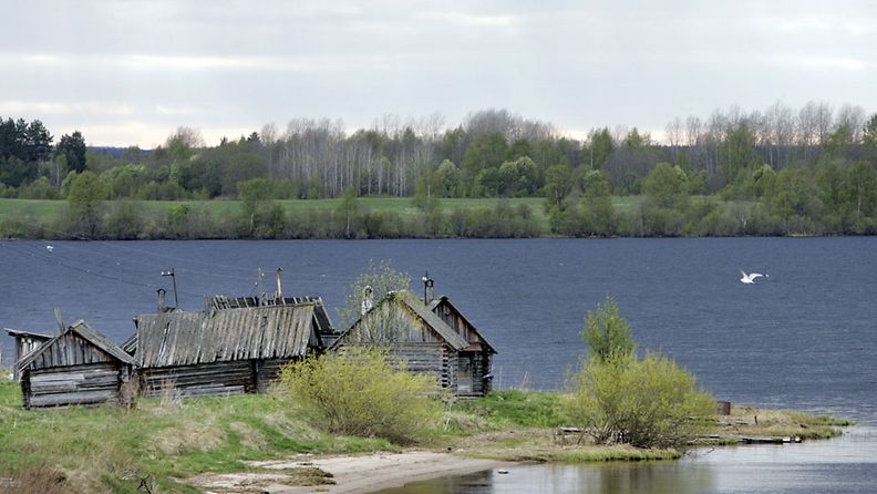 Vepäsäläiskylä Äänisen rannalla lähellä Petroskoita (Lehtikuva)