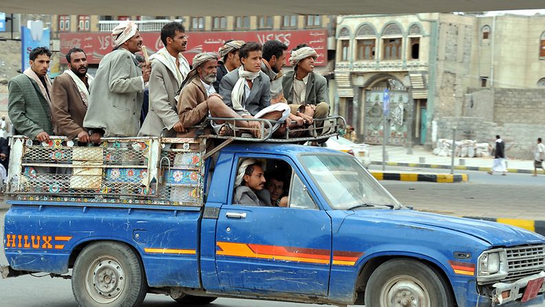 Heimotaistelijoita Jemenin pääkaupungin Sanaan kadulla 1. kesäkuuta 2011.