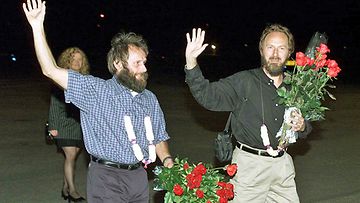 Seppo Fränti ja Risto Vahanen saapuivat Helsinki-Vantaan lentoasemalle 12.9.2000. 