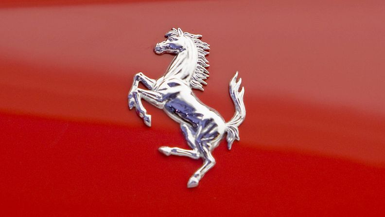 Ferrarin tunnettu logo