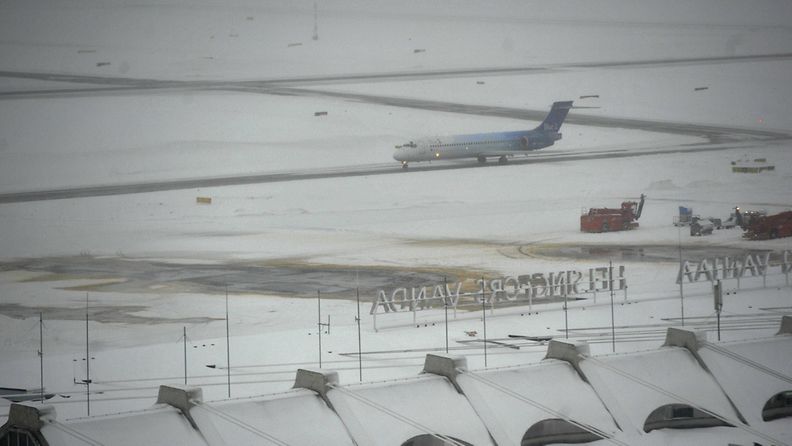 Lumipyry on haitannut liikennettä Etelä- ja Kaakkois-Suomessa 8. helmikuuta 2011. 