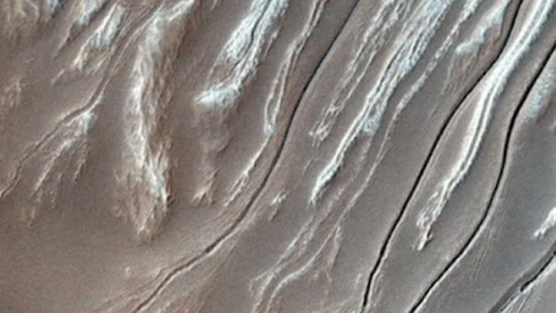NASA on selvittänyt Marsin pinnan kourujen syntyä.