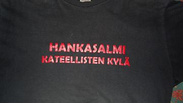 T-paiden teksti kertoo kaiken oleellisen, toteaa Hankasalmelta kotoisin olevan paidan omistaja.