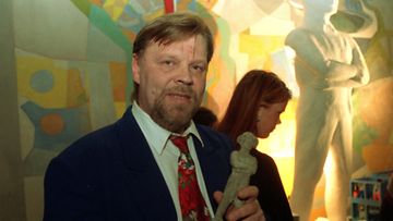 Loiri sai vuonna 1998 Betoni-Jussin ansioistaan kotimaisen elokuvan hyväksi tehdystä työstä.