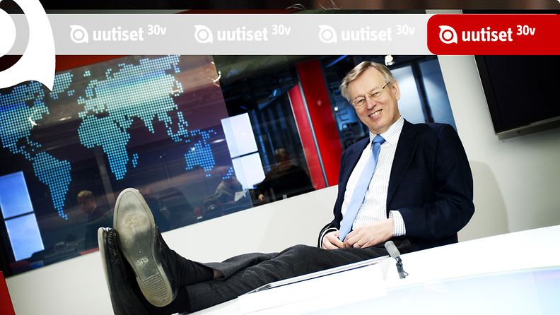 MTV3:n uutisten lukija Urpo Martikainen kuvattiin Maikkarin uutisstudiossa 9. huhtikuuta 2010. Kuva: Lehtikuva