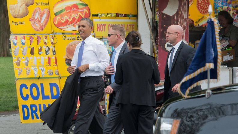 Obama hot dog roskaruoka USA