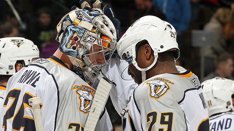 Pekka Rinne ja Joel Ward Nashville Predatorsin tamineissa 2011. 