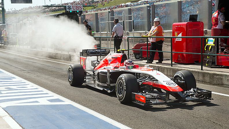 Max Chiltonin Marussian perästä nousi savua Unkarin GP:n perjantain harjoituksissa.