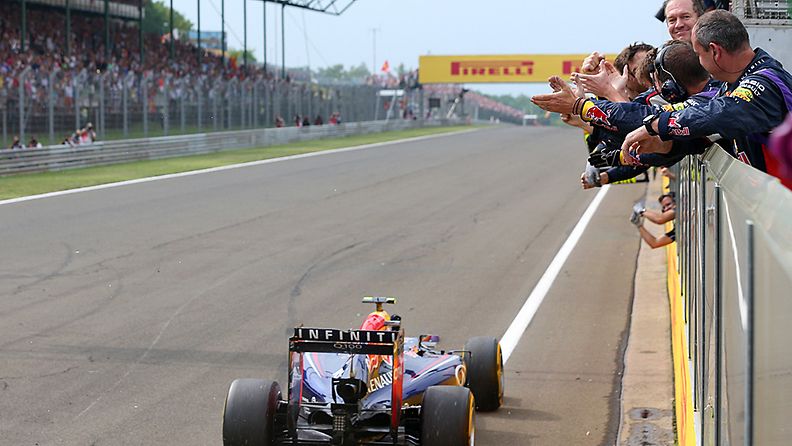 Daniel Ricciardo ajoi voittajana maaliin