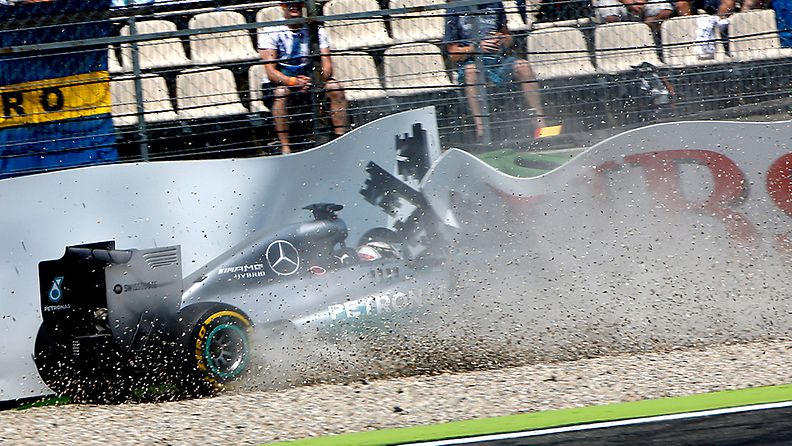 Lewis Hamilton ajoi ulos aika-ajossa