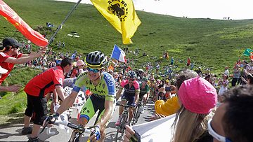 Michael Rogers polkee ylös Pyreneitä Tourin 16. etapilla. 