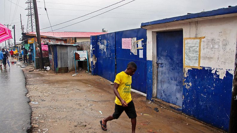 Ebola-keskus Monroviassa, Liberiassa.  Potilaita pakeni, kun aseistautunut joukko hyökkäsi keskukseen 17.8.2014