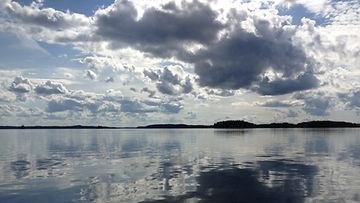 Pilviä Kangasniemen Puulavedellä 17. elokuuta 2014. Lukijan kuva: Petri Mustapää