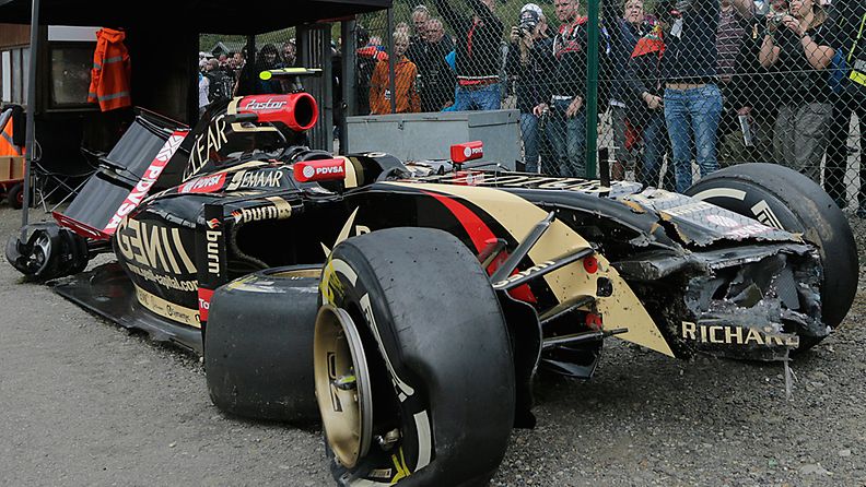 Pastor Maldonadon Lotus-auto ulosajon jälkeen
