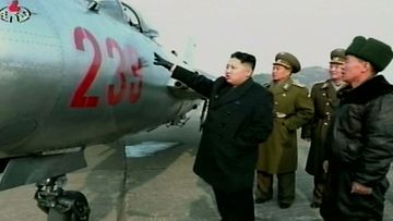 Pohjois-Korean johtaja Kim Jong Un (vas.) nousi Pohjois-Korean johtajaksi hänen isänsä Kim-Il Sungin kuoleman jälkeen.