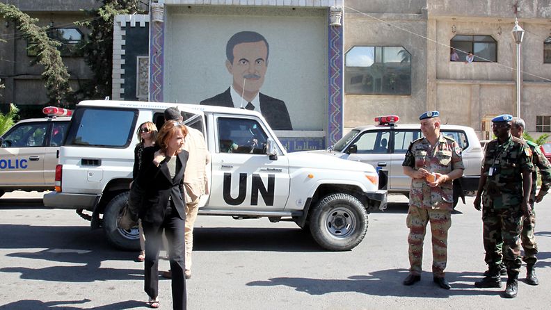 YK:n tarkkailijat seurasivat syyrialaisten vankien vapautusta Damaskoksessa 11. heinäkuuta 2012. 