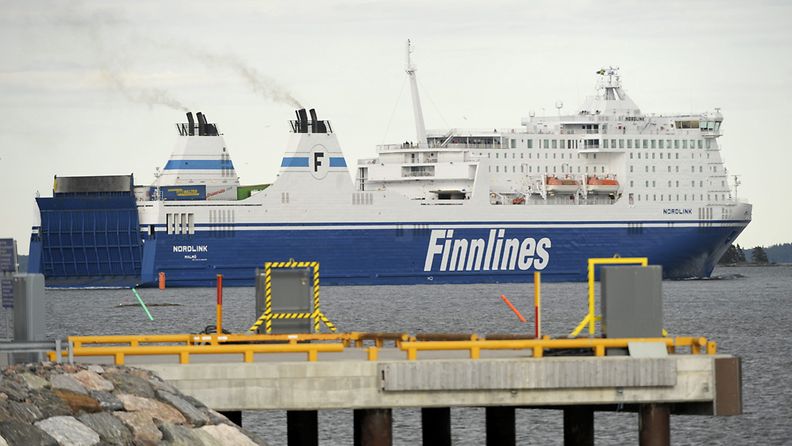 Finnlinesin laiva Nordlink irtosi Vuosaaren satamasta 31. toukokuuta 2012.