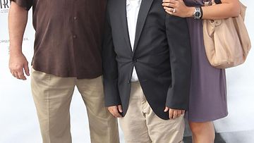 James Gandolfini, poika Michael ja  mallivaimo Deborah Lin vuonna 2011.