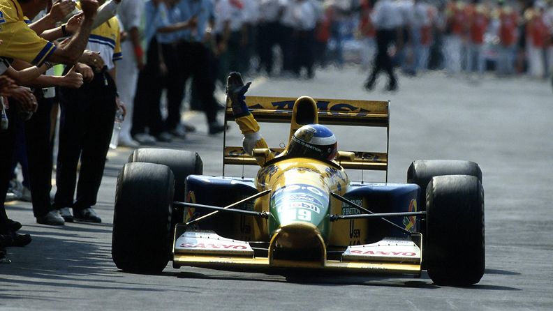 Michael Schumacher ajoi ensi kertaa palkintopallille Meksikossa 1992.