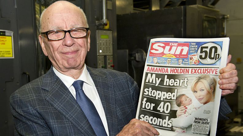 Rupert Murdoch esitteli helmikuun lopussa Sun-lehden ensimmäistä sunnuntaipainosta, jolla korvattiin lakkautettu News of the World.